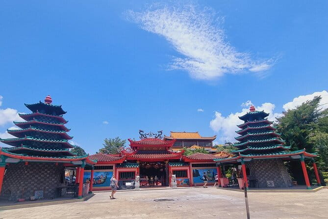 1 Day Batam City Tour with Ferry Ticket, Lunch and Massage - Welcome to Batam and the first temple visit