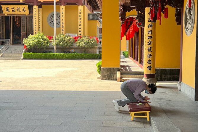 4-Hr Shanghai Tour: Food, Culture, Sightseeing, Cycling, Ferry - Shanghai in four hours, from towers to tea