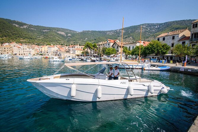 Airport Split speedboat transfer to Hvar town (Water taxi transfer) - Leaving Split Airport by minivan and speedboat