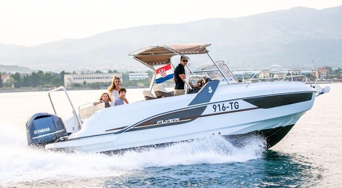 Airport Split speedboat transfer to Hvar town (Water taxi transfer) - Communication begins at arrivals