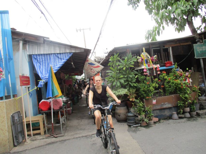 Bangkok Full-Day Bike Tour with Boat Transfer and Lunch - The fresh market is the first real window into local life
