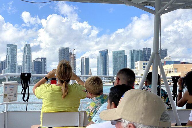 Bayside Marketplace: Millionaire Homes Boat, Stop at South Beach - The captains and commentary make the difference