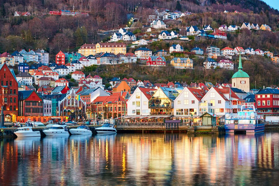 Bergen: Sightseeing Walking Tour with Ferry Ride - The Fish Market and Bergen’s working waterfront