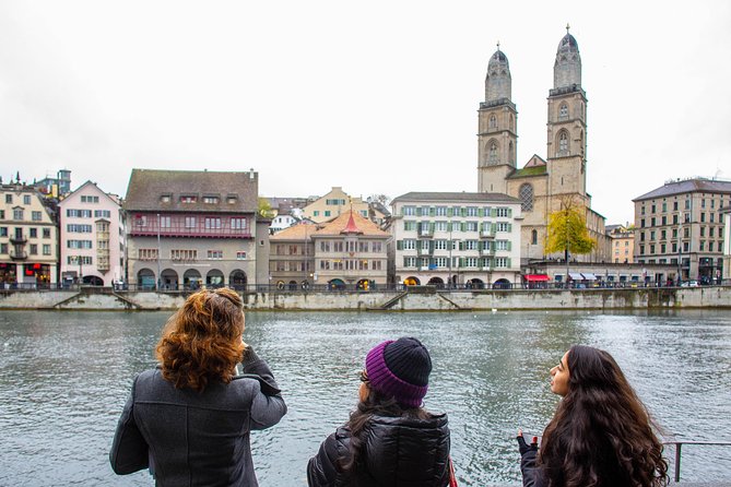 Best of Zurich Tour with Felsenegg Cable Car and Ferry Ride - Crossing Lake Zurich by ferry