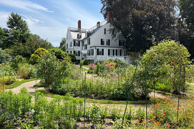 Boston Day Tour by Ferry: Salem Witch Trials Past to Present - Two hours for lunch, shops, and your own Salem plan