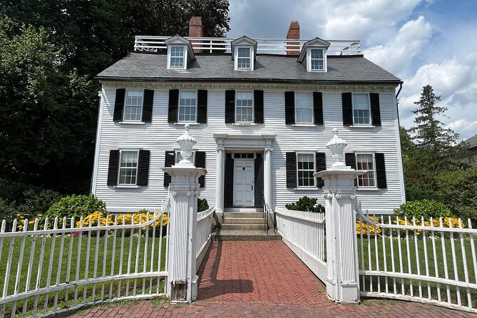 Boston Day Tour by Ferry: Salem Witch Trials Past to Present - Choosing between the Witch Museum and Real Pirates Salem