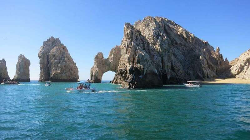 Cabo San Lucas: glass-bottom boat ride to "End of the Earth" - Why the Cabo Arch is worth seeing by boat