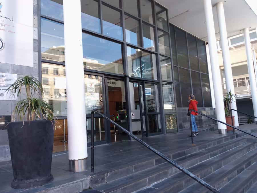 Cape Town: Robben Island Ferry and Guided Tour - The 30-minute ferry across Table Bay