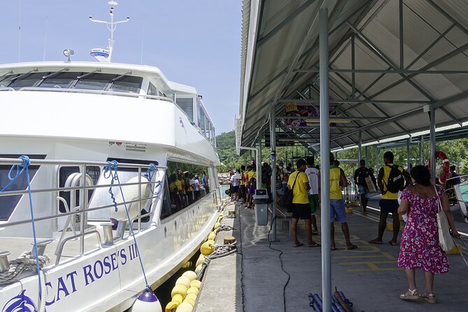 Cat Rose: Praslin Island / La Digue Island Fast Ferry - Arriving at La Digue Jetty