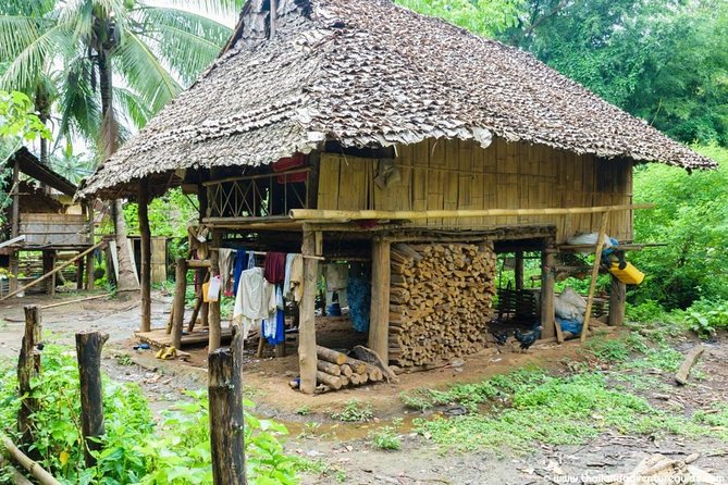 Chiang Rai One Day : White Temple, Golden Triangle, Boat Ride to Laos, Long Neck - The Karenni Long Neck village requires thoughtful expectations