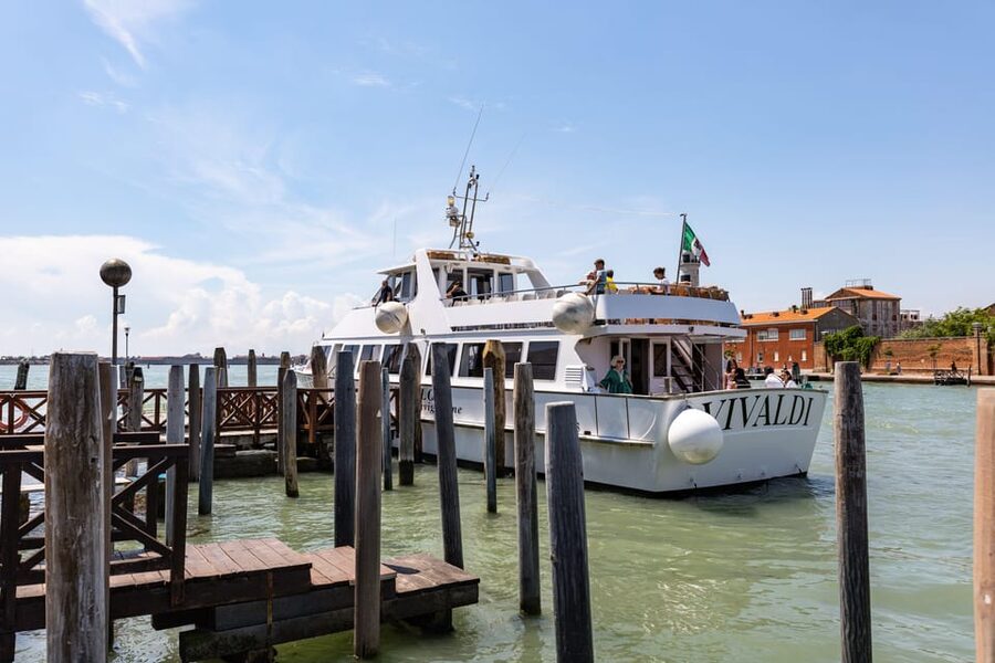 Chioggia-Venice: Day&Night Boat Transfer Round-Trip or 1-Way - Choosing the 9:30 AM day return