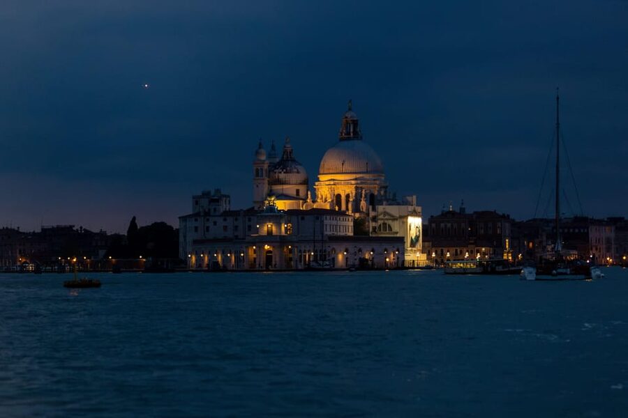Chioggia-Venice: Day&Night Boat Transfer Round-Trip or 1-Way - Who should book this boat transfer?