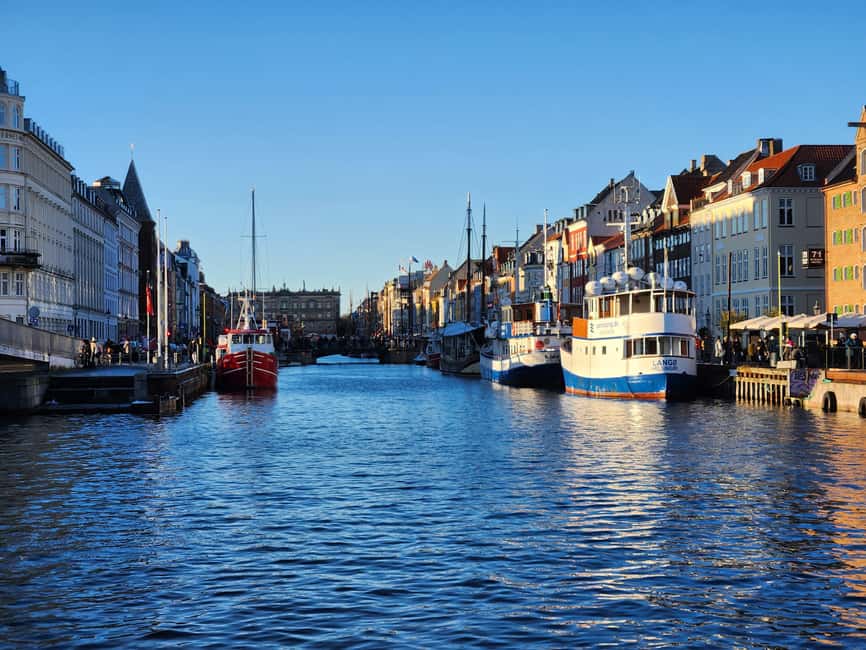 Copenhagen Combo: Walking Tour, Harbor Ferry & Royal Guards - Guide style and the value of local stories