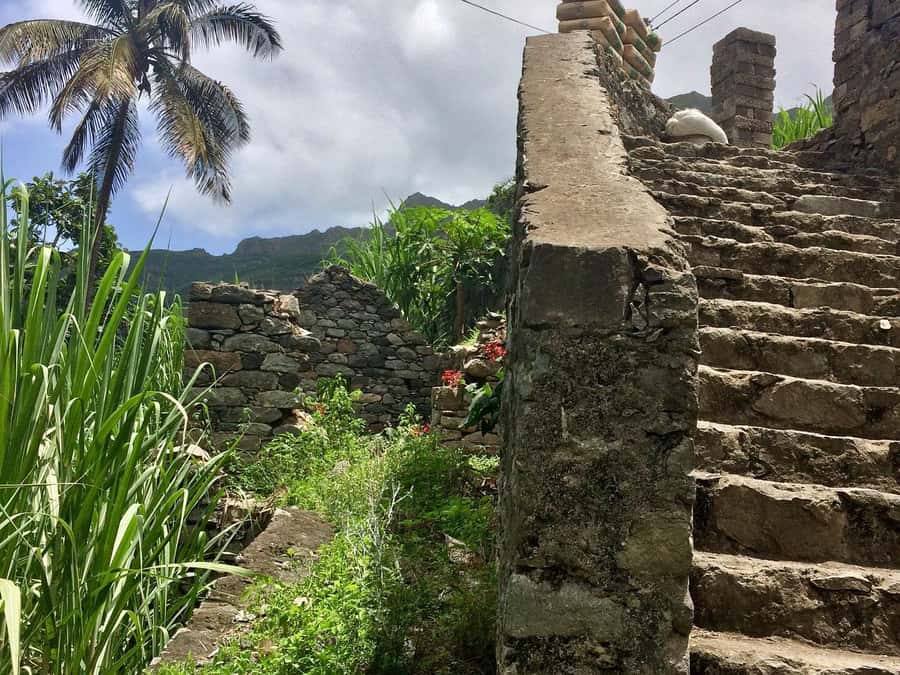 Cova–Paúl Valley Trek: Santo Antão Day Trip by Ferry - The guides make a real difference