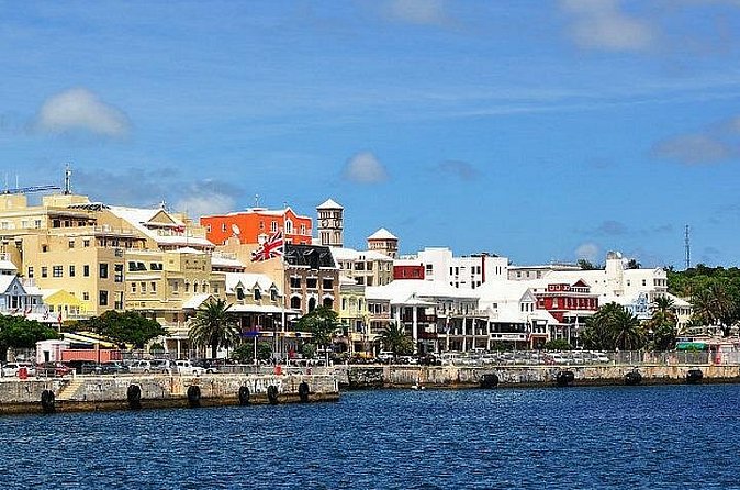 Crystal Caves, Aquarium, City of Hamilton and Ferry - Guides can make this tour memorable