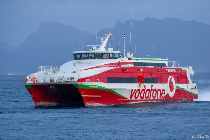 Discovering Moorea from Tahiti in 4x4 with the Ferry Terevau - Cook’s Bay adds the coastal perspective