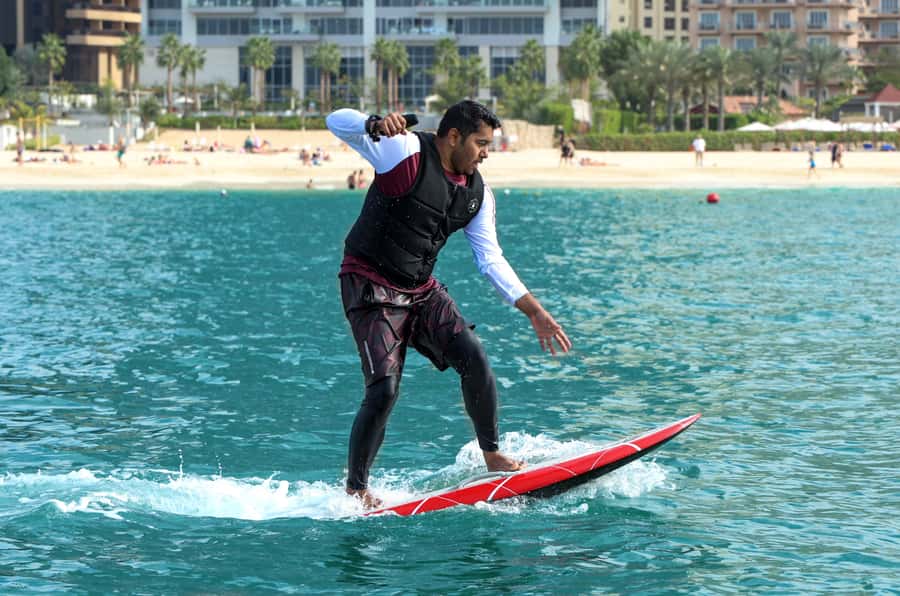 Dubai: Efoil or Electric Hydrofoil Surfboard Rental - What to bring and what to leave behind