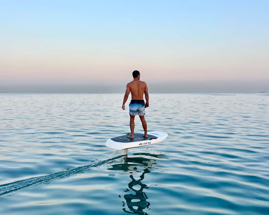 Dubai: Electric Hydrofoil or eFoil Surfboard Experience - Key points before you book