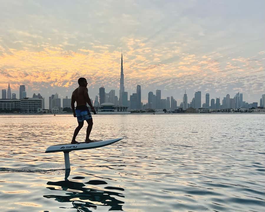Dubai: Electric Hydrofoil or eFoil Surfboard Experience - Sharing one board between two people