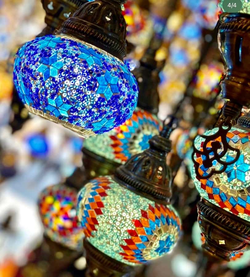 Dubai: Premium Old Town, Street Food, Souks & Boat Ride Tour - Tasting Dubai between the old neighborhoods