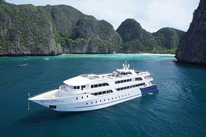 Escape to Phi Phi Islands: Ferry with Lunch - What the day is really about