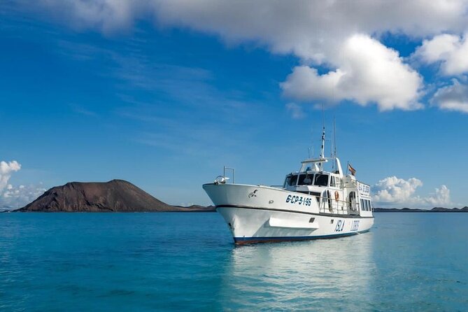 Ferry to Isla de Lobos: round-trip tickets from Corralejo - Your first views at El Puertito