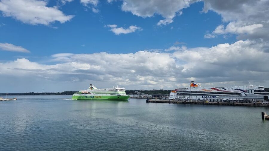From Helsinki: Luxury Trip to Tallinn Ferry +VIP Car - Kadriorg Park and Tallinn Beyond the Old Town
