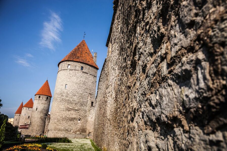 From Helsinki: Tallinn Guided Full-Day Tour by Ferry - Climbing Toompea Hill for Tallinn’s best views