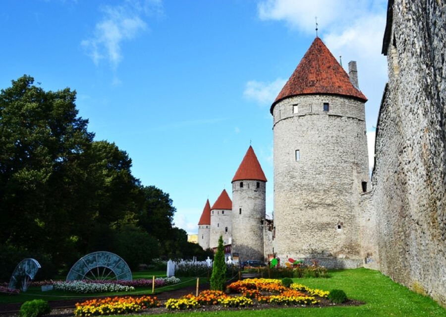 From Helsinki: Tallinn with Round-Trip Ferry & Guided Tour - Why Tallinn makes sense as a day trip from Helsinki