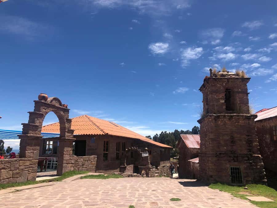 From Puno: Uros Islands and Taquile by Fast Boat with Lunch - A midday meal on the island