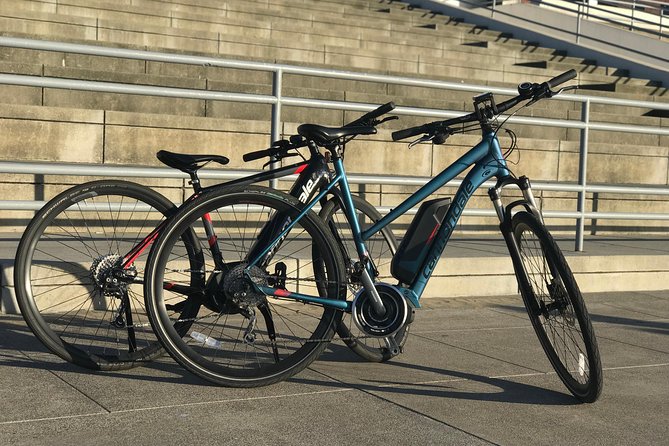 Golden Gate Bridge Electric Bike Rentals w/ Optional Ferry Return - Using the Electric Assist on San Francisco Hills
