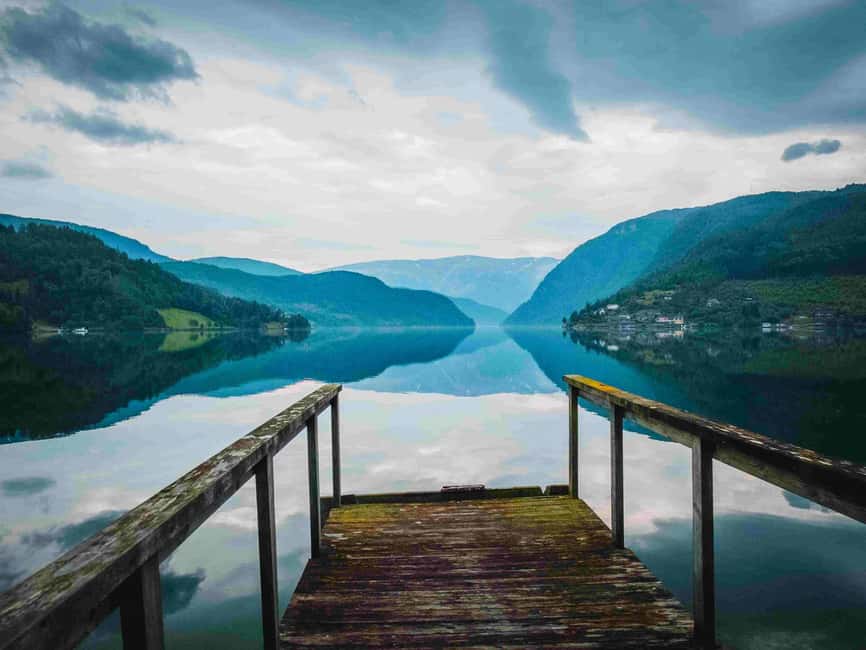 Guided tour: Hardangerfjord, Waterfalls and Ferry crossing - Norheimsund is your sensible lunch break