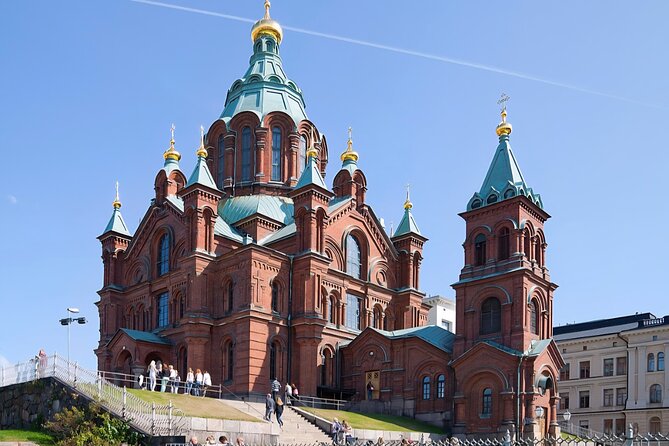 Helsinki & Suomenlinna: City Highlights Tour with Ferry Ride - Two cathedrals, two very different Helsinkis
