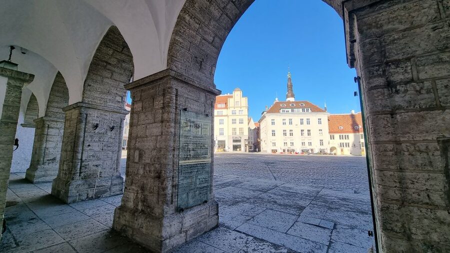 Helsinki: Tallinn Guided Day Tour with Ferry Crossing - Key points to know before you book
