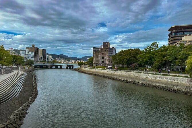 Hiroshima and Miyajima Day Trip with Itsukushima Shrine & Ferry - Why the Hiroshima and Miyajima pairing works