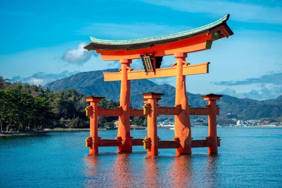Hiroshima to Miyajima: Private Custom Tour with Ferry Ride - What the guides add to the day