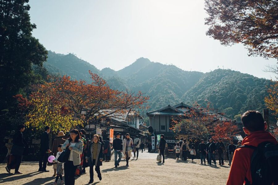 Hiroshima to Miyajima: Private Custom Tour with Ferry Ride - Six hours, walking, and the real pace
