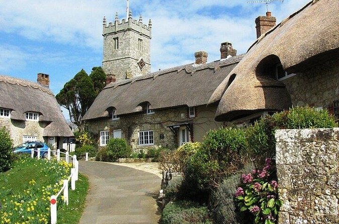 Isle of Wight - Day Tour from Portsmouth including Ferry Crossing - What the guide adds to the day