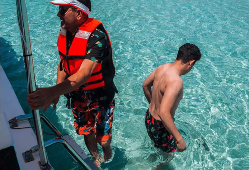 La Paz: Boat ride to Espiritu Santo island and sloop - San Gabriel and the old pearling story