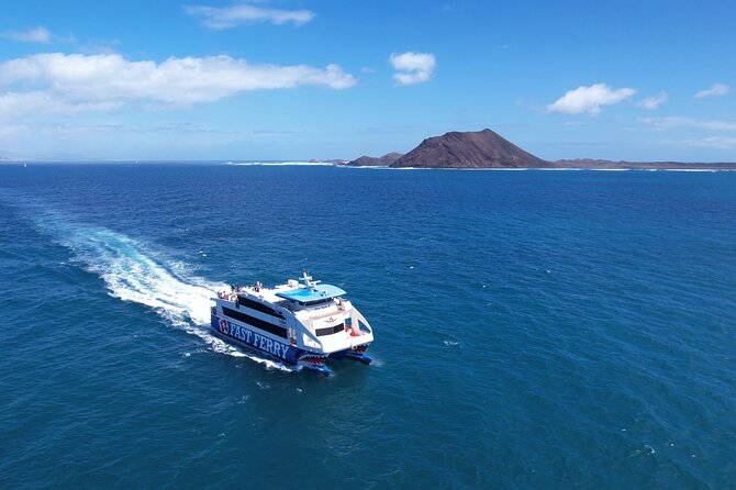 Lanzarote:Ferry ticket to Fuerteventura with free wifi - Value, comfort, and the small compromises