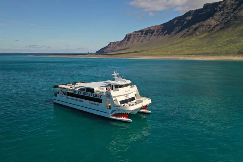 Lanzarote: Ferry to La Graciosa with Wi-Fi (free parking) - Key points before you book
