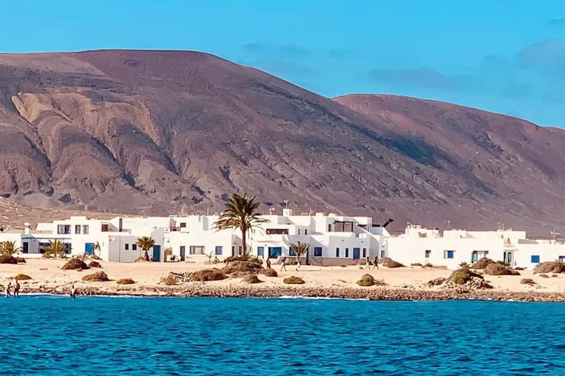 Lanzarote: Ferry to La Graciosa with Wi-Fi (free parking) - Choosing your outbound sailing