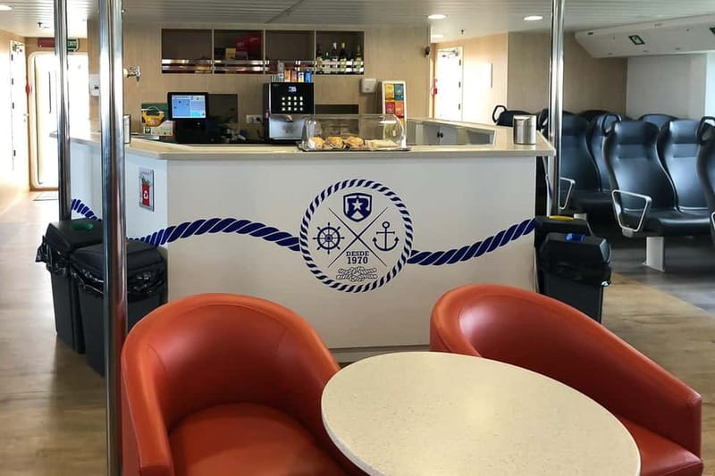 Lanzarote: Ferry to La Graciosa with Wi-Fi (free parking) - Making the most of your time on La Graciosa