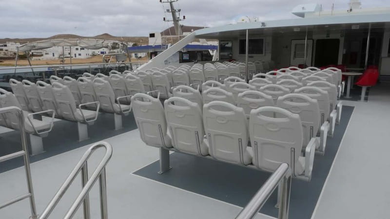 Lanzarote: Ferry to La Graciosa with Wi-Fi (free parking) - What the service is like in practical terms