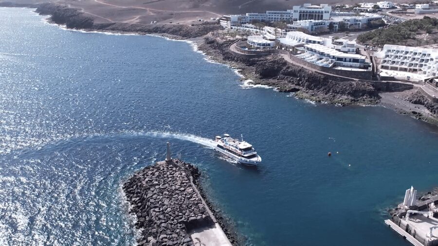 Lanzarote: Puerto del Carmen & Puerto Calero Boat Transfer - Weather, seating, and what to bring