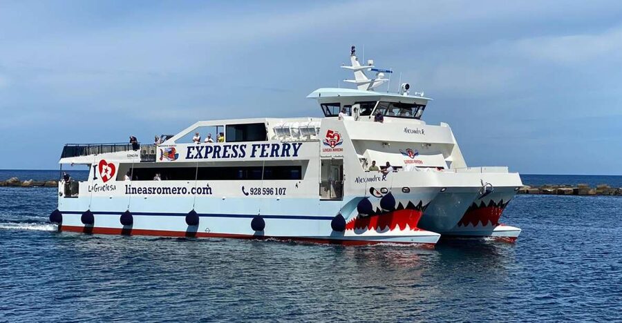 Lanzarote: Return Ferry to La Graciosa with Bus Pickup - Your arrival at La Graciosa