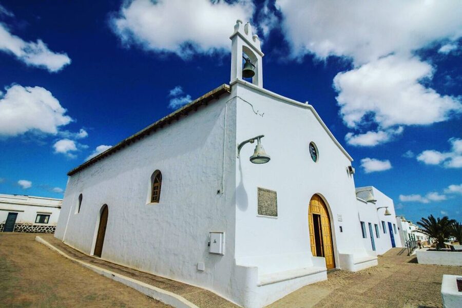 Lanzarote: Return Ferry to La Graciosa with Bus Pickup - How to use the hours between 11:30 AM and 4:00 PM
