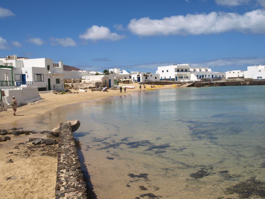 Lanzarote: Return Ferry to La Graciosa with Bus Pickup - Pickup rules that can affect your day