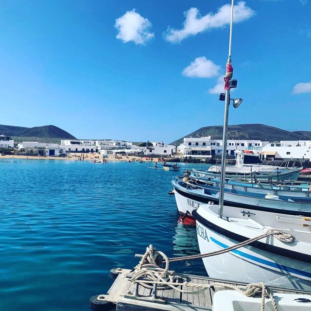 Lanzarote: Return Ferry to La Graciosa with Bus Pickup - Who should book this La Graciosa trip?