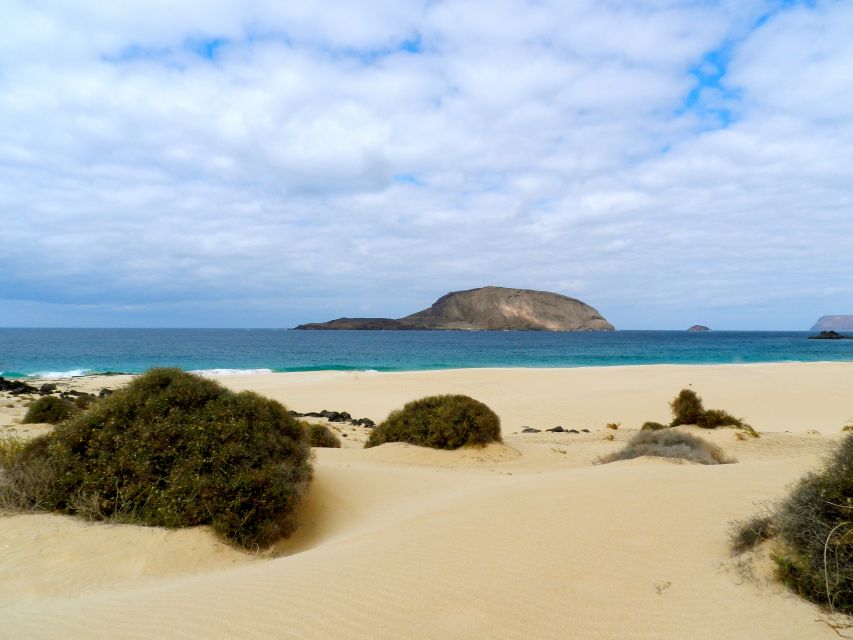 Lanzarote: Return Ferry to La Graciosa with Bus Pickup - Should you book it?